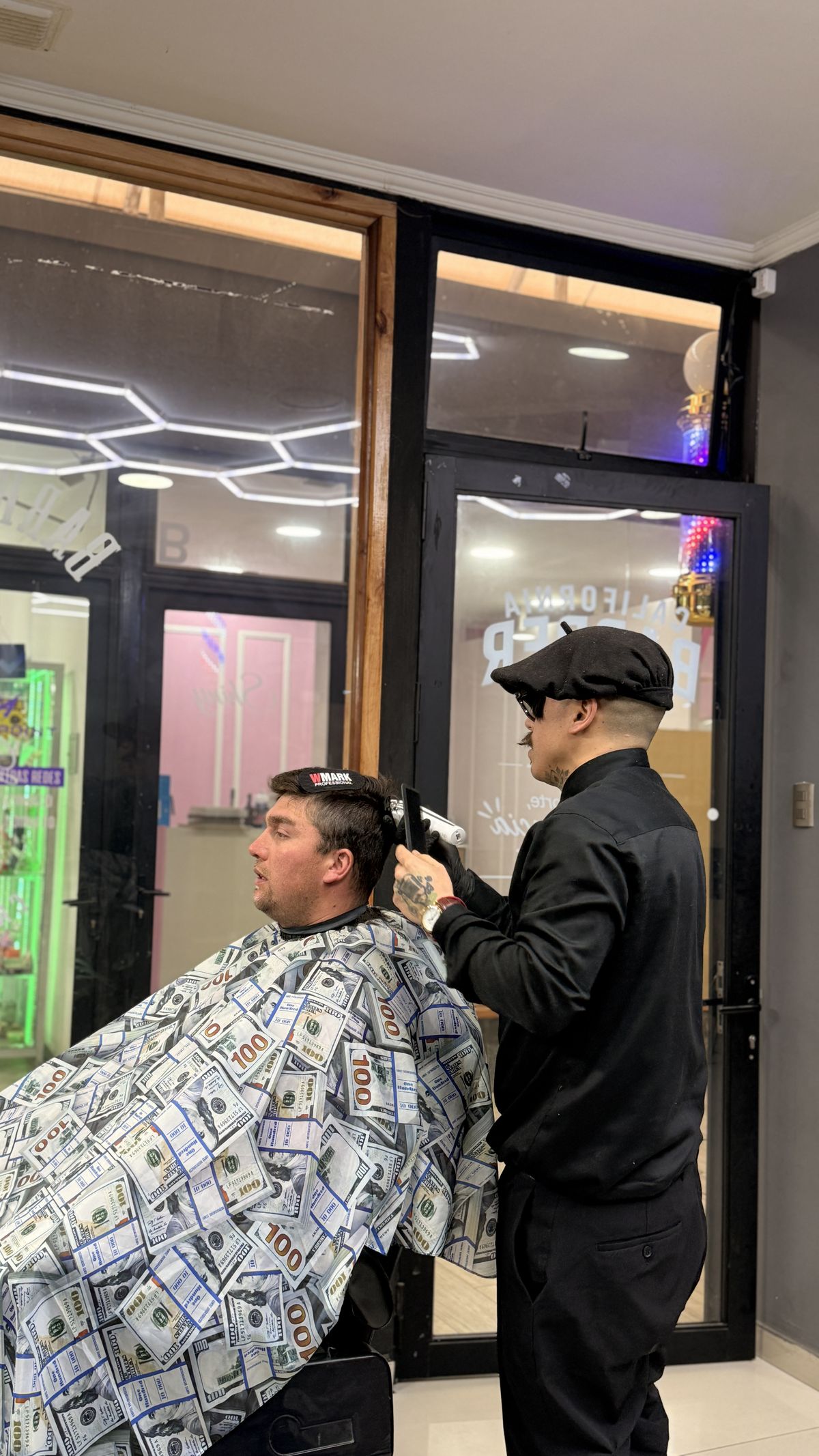 Barbero de California Barber Coihueco trabajando