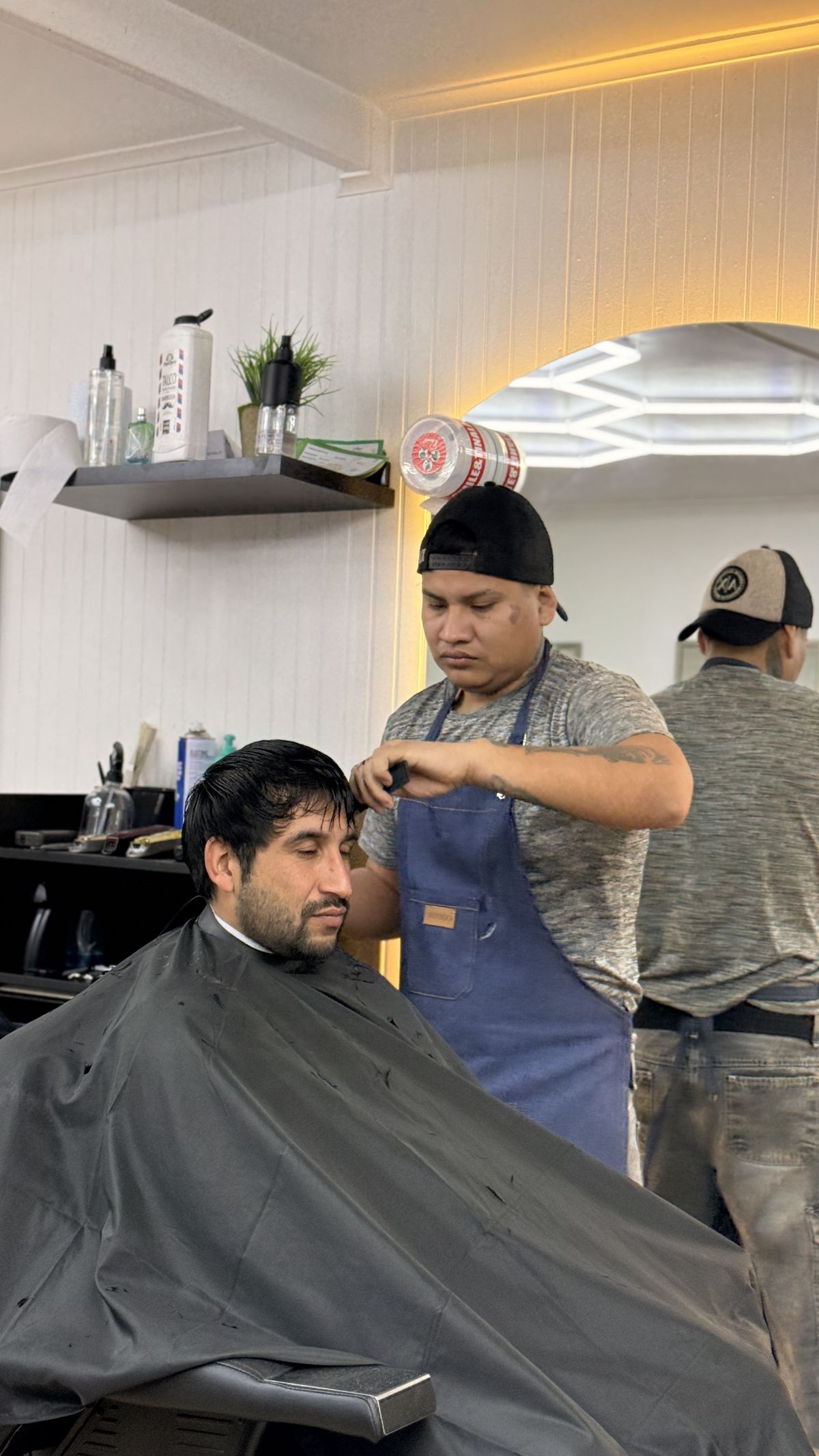 Corte de pelo y barba en California Barber Pinto